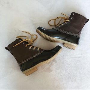Duck boots